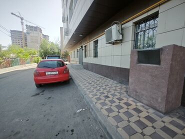 Помещения свободного назначения: Сдается коммерческое помещение 170 кв.м на первом этаже! Адрес: г