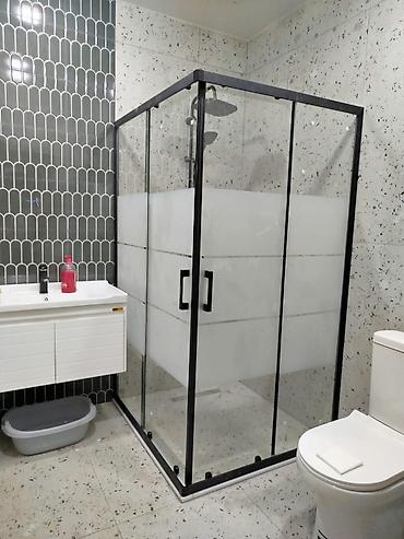 Duş kabinaları, arakəsmələr: Yeni Arakəsmə, Künc üçün, Ödənişli çatdırılma — 35