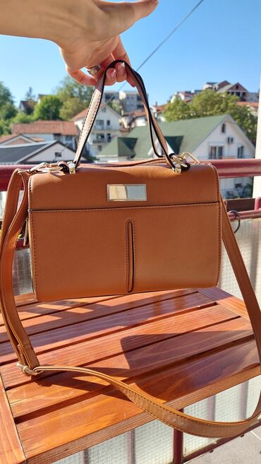 prakticna torba u: Prelepa torba like Zara, nosena proslog leta povremeno al moze jos da