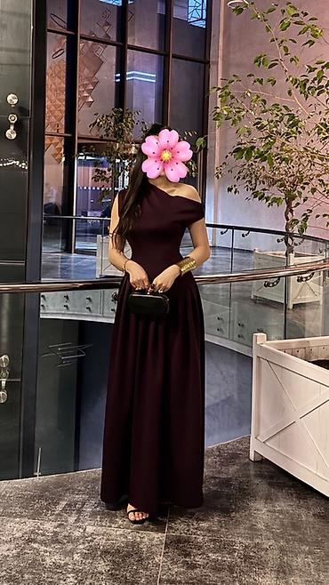 mango canta: Bordo rəngdə zərif axşam/gecə libası - Model: asimmetrik, tək çiyin — 2