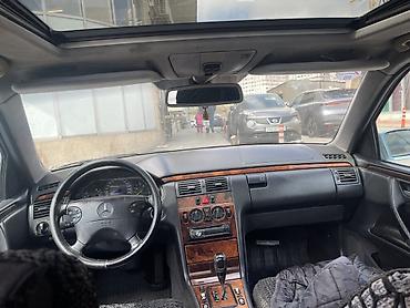 w210 panel: Mercedes-Benz E-Class (W210) sedan - Gövdə: 4 qapılı sedan, açıq mavi — 5