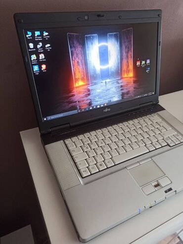 laptop packard bell: Fujitsu Celsius H700 / 15.6 LED / Baterija +2h / Intel I5 Prodajem