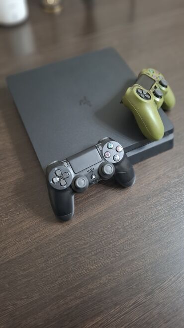PS4 (Sony PlayStation 4): Сдаю в аренду PS4 в сутки 800сом 2 джостика, дополнительно сдаю в