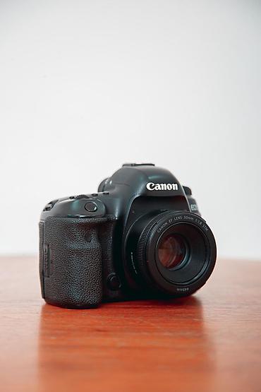 Fotokameralar: Canon 5D Mark IV satılır. Aparat ideal vəziyyətdədir, çox az istifadə — 7