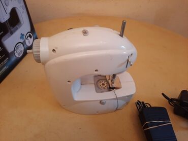 Mini prenosive šivaće mašine: Mala/putna sivaca masina,prenosiva masina za sivenje
Isravna — 13