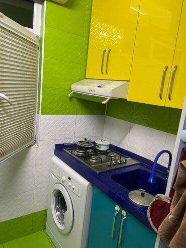 Uzunmüddətli kirayə mənzillər: Neftcilər metrosu yanında mənzil kirayə verilir. Mərtəbə 5/3. Ümumi — 10