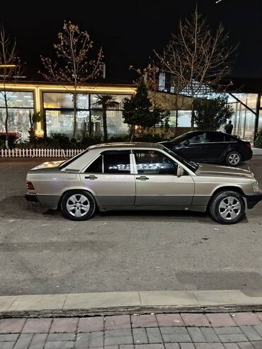 Mercedes-Benz: Mercedes-Benz 190: 2 l | 1990 il Sedan