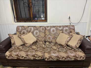 токмок стол: Бүктөмө диван, Колдонулган, Үчтүк, Vilyur