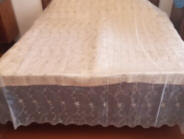 yataq çərçivəsi: Sifarişlə yataq dəstləri