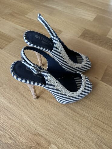 tek qas: Tuflilər, Ölçü: 35, Yeni