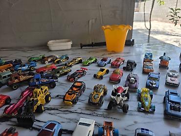 оптом куплю: Продам машинки Hotwheels разом в 1 руки. 
более 100 шт — 1