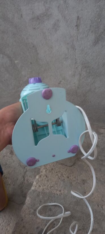 Podveska, xodovoy hissələri: Açıq mavi rəngdə qısqaclı mini ventilyator yığcam ölçüsü sayəsində