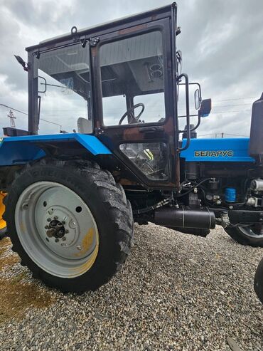 Traktorlar: Belarus MTZ traktoru - Güclü ön və arxa təkərli, tam ölçülü kabinəli — 4