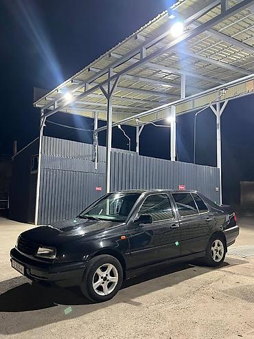 1994: Volkswagen Vento: 1994 г., Седан — 5