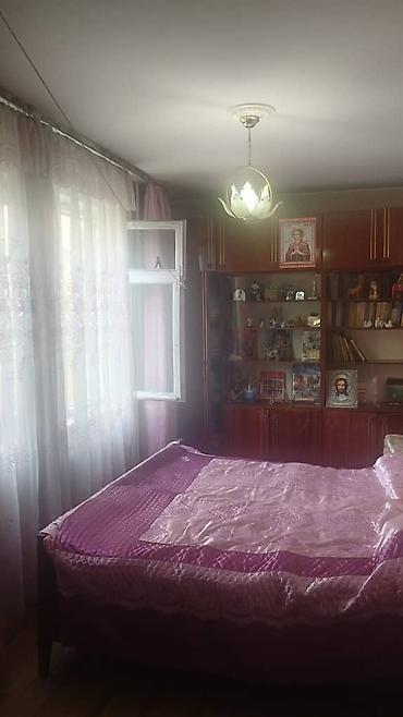требуются парикмахеры: 3 комнаты, 58 м², 7 мкр 104 серия, 3 этаж, Требуется ремонт — 7