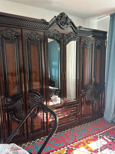 Спальные гарнитуры: Спальный гарнитур, Б/у, Тумба, Двуспальная кровать, Комод, Россия, Самовывоз, цвет - Коричневый