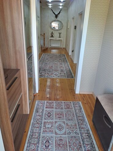 Həyət evləri və villaların satışı: Ev iki mərtəbəlidir və geniş həyəti var. Həyətdə açıq havada oturmaq — 15