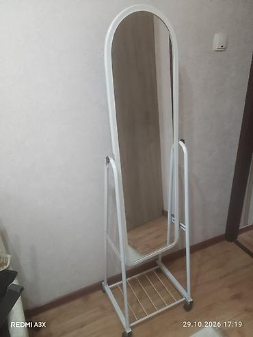 переносное зеркало в пол: Напольное зеркало на мобильной стойке - Полноразмерное зеркало в — 1