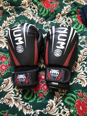 эхолот бу: Перчатки для бокса Venum - Модель: тренировочные боксерские перчатки