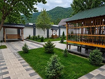 taxta evlerin satisi ve tikilmesi: 🏡 Qəbələdə mərkəzdə dağ mənzərəli 8 nəfərlik sakit ərazidə yeni — 4