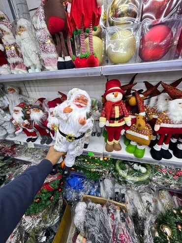 садовые фигуры: Новогодние интерьерные фигурки Деда Мороза - Разновидности на выбор