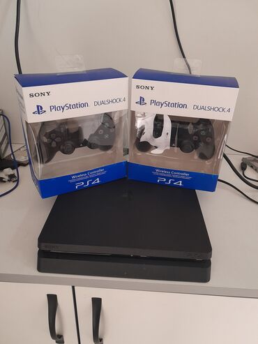 PS4 (Sony Playstation 4): Ps4 slim 1tb iki eded teze pult karopkada Sistem versiya 11.50 Usdada
