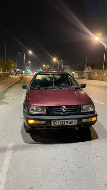 сидения спада: Volkswagen Vento: 1992 г., Седан