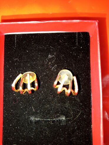 Kəmərlər: Qızılı rəngdə, daşlı qadın sırğası - Model: qulağı qismən qucaqlayan U — 31