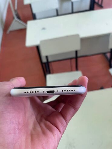 Apple iPhone: IPhone Xr, Б/у, 128 ГБ, Белый, Зарядное устройство, Защитное стекло, Чехол, 85 %