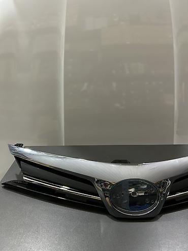 07 sekilleri peredok: Toyota Fielder ön radiator barmaqlığı (emblem yeri olan), qara-piano — 3
