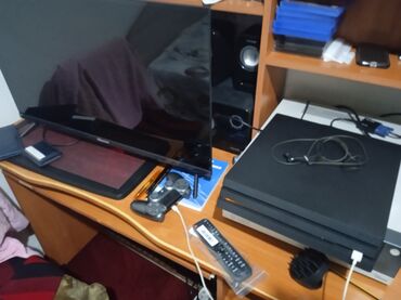 PS4 (Sony PlayStation 4): Ps4 pro, один геймпад, телевизор в придачу, так же отдам один диск