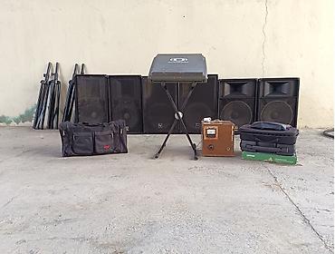 gitara akustik: Səhnə səsi üçün tam PA dəsti Komponentlər: - Mikser: Dynacord — 1