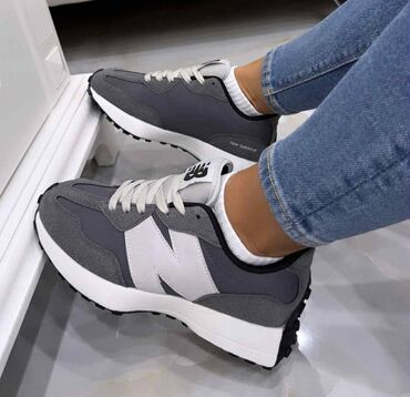 Women's Sneakers and athletic shoes: 36 do 41 za 3500 din
pb — 10