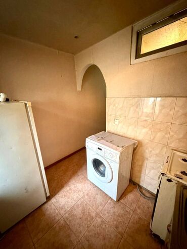 Uzunmüddətli kirayə mənzillər: Yasamal rayonu, Elmlər metrosunun yaxını, Nəşriyyatın qarşısı, köhnə — 4