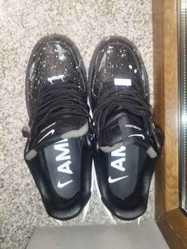найк толстовка мужская: Эркектердин кроссовкасы, 40, Nike, Колдонулган, түсү - Кара, Өзү алып кетүү