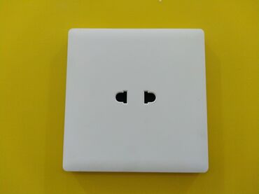 elektirik yuvası: Bu, standart elektrik rozetkasıdır. İki pinli fişlər üçün nəzərdə