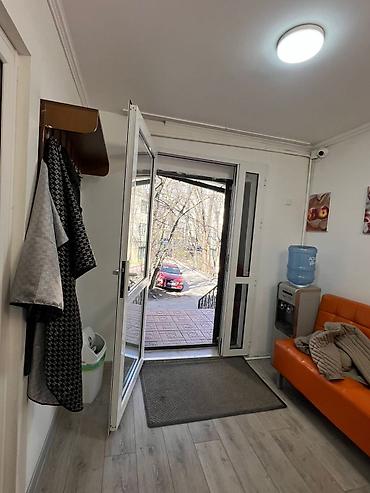 бишкек салон: Продажа офисов 65 м², С ремонтом, Многоэтажное здание, 1 этаж — 1