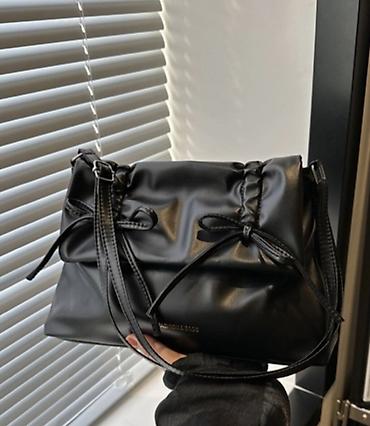 muncuqdan sumka: Qadın çiyin çantası – “FASHION & BAGS” yazılı, qara rəng - — 2