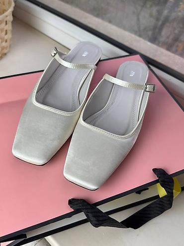 zara: Белые женские мюли ZARA с ремешком на щиколотке. - Размер: 39 — 5