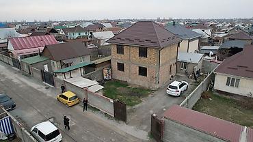 Продажа коттеджей и домов: Продаётся двухэтажный кирпичный дом с участком и хозяйственными — 11