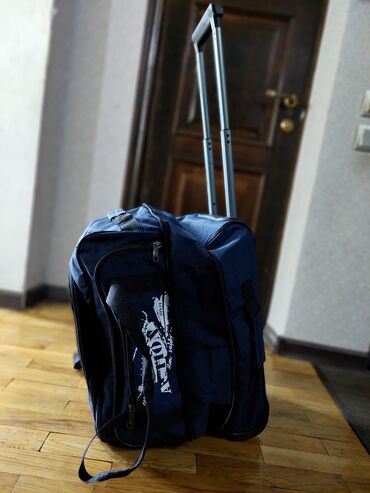 синяя сумка: Продаю дорожную сумку на колесах отличного качества, почти новый