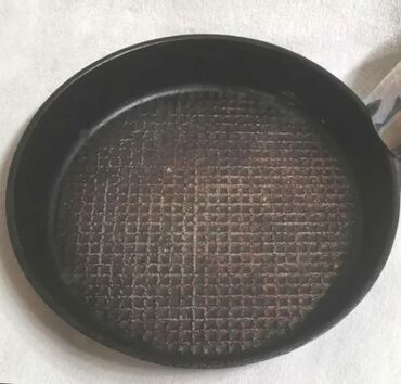 Другие товары для кухни: Продаю посуду . Б/У Сковородки: 1. большая с ручкой 2. поменьше с — 17