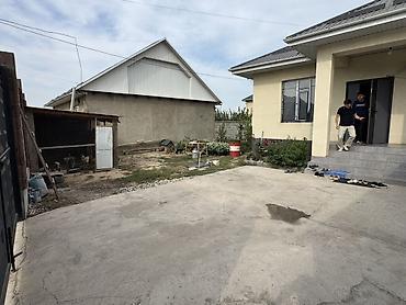 Продажа коттеджей и домов: 🏡 ПРОДАЁТСЯ ДОМ В ЖИЛМАССИВЕ ӨСКӨН-ОРДО 📍 Адрес: жилмассив Өскөн-Ордо — 2