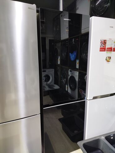 soyuducu sumqayitda: Hoffmann iki qapılı soyuducu - Rəng və dizayn: Parlaq qara şüşə ön