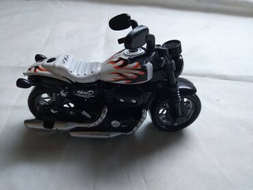 sandale sa kaisicima: Motor SPEED oko 1:24 (9 cm.) sa frikcionim motorom