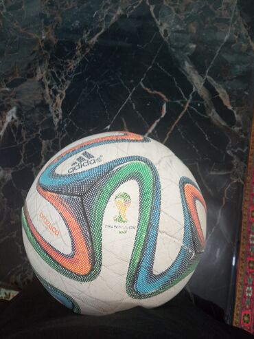 Maskalar, eynəklər: 2014 dünya kubokunda istifadə edilən arginal brazuca topu dərisi biraz