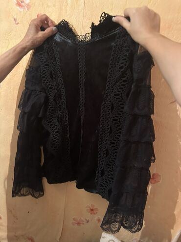 женские спортивные юбки: Qara rəngli zərif qollu krujeva kardiqan/bolero - Material: incə tül