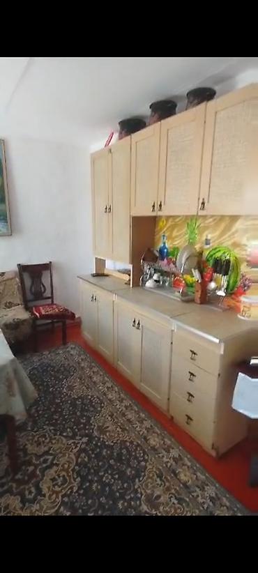 Продажа коттеджей и домов: Срочно продается двухэтажный дом со всеми удобствами, на первом этаже — 5