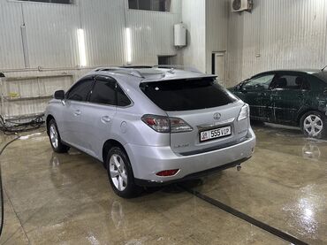 купить докатку r17: Элегантный кроссовер Lexus RX 350 серебристого цвета. Этот автомобиль