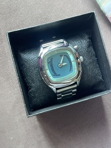 домашние часы: Наручные часы с оригинальным циферблатом в футуристическом стиле